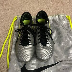 Nike Tiempo Legend 10 Mad Voltage Pack